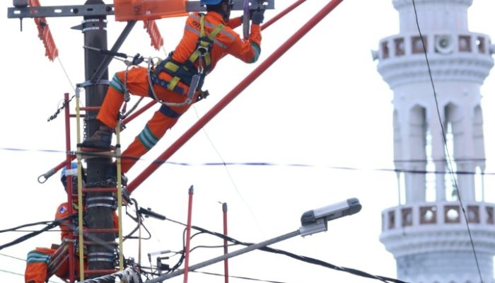 Tingkatkan Kewaspadaan, PLN Imbau Jaga Jarak Aman dari Jaringan Listrik