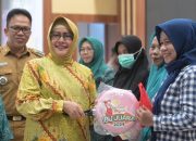 Ketua TP PKK Kota Makassar Dorong Kader Asah Keterampilan Merajut