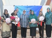Indira Yusuf Ismail Bagi Doorprize Meriahkan Bimtek Olahan Ikan IRT Kota Makassar