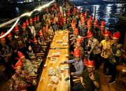 Danny Pomanto Ajak Tamu Luar Negeri F8 Makassar Nikmati Sunset dari Atas Kapal Pinisi