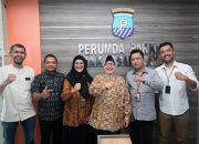 8 Pegawai Perumda Parkir Makassar Terima SK 100%: Indira Yusuf Ismail Pacu Kinerja dan Inovasi