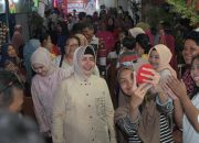 Indira Yusuf Ismail Disambut Hangat di Kakaktua III, Warga Berebut Momen Berfoto Bersama
