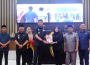 Serahkan Ranperda Pelaksanaan APBD Tahun Anggaran 2023