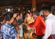 Antusias Masyarakat Tolotang Terima Cagub Sulsel Danny Pomanto