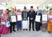 Dinas Kesehatan Kota Makassar Terima Penghargaan Penyelenggara Kesehatan Haji Terbaik 2024