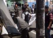 Kecamatan Ujung Pandang Didampingi Satpol PP Turunkan Baliho