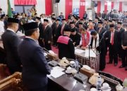 Dilantik dan Disumpah Oleh Ketua Pengadilan Negeri Hendrik Tobing Kepada 50 Legislator Makassar Periode 2024-2029