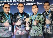 Pjs Prof Zudah Terima Penghargaan TP2DD 2024